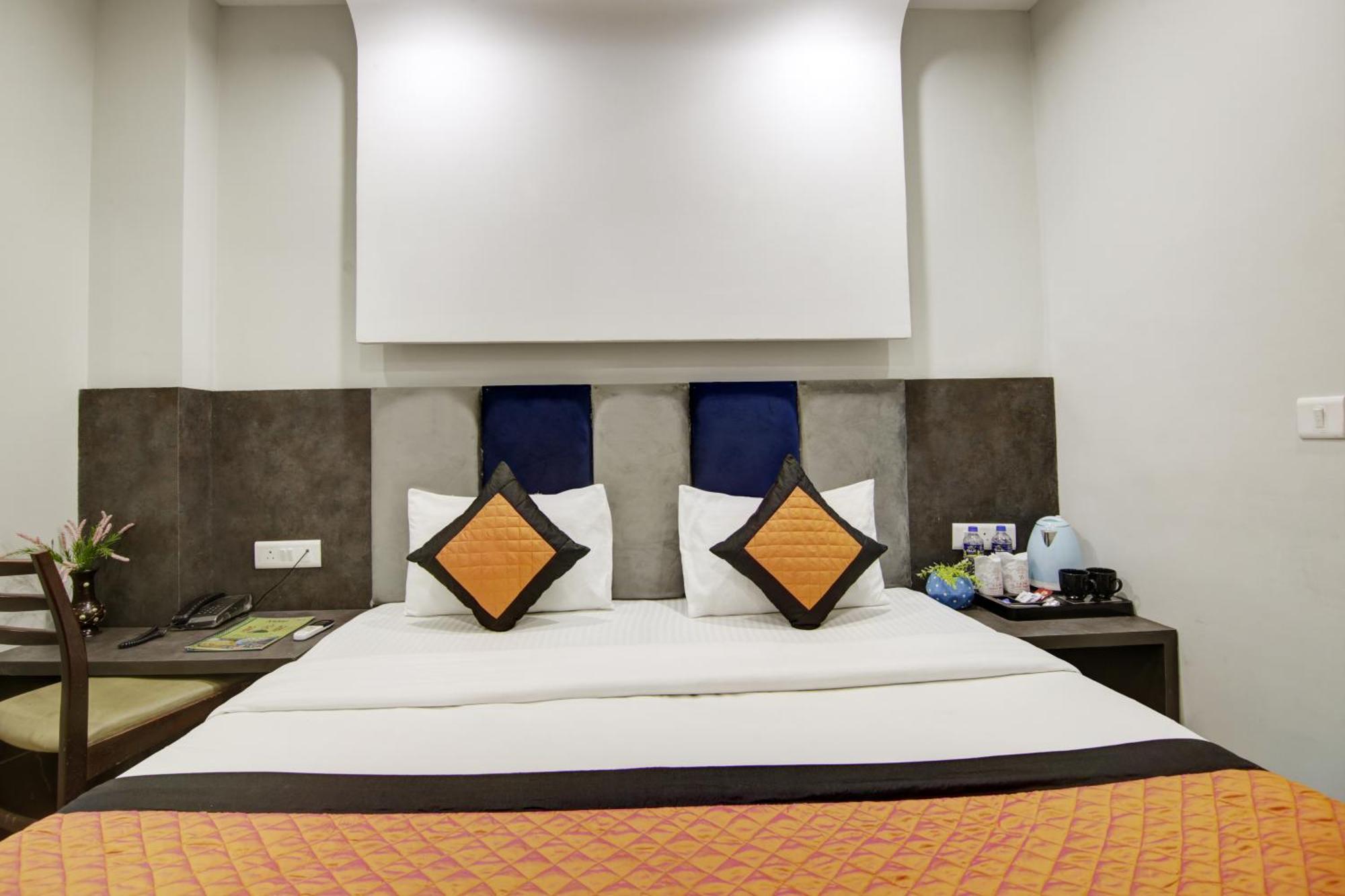 Hotel S B Inn - Near New Delhi Railway Station Paharganj Zewnętrze zdjęcie