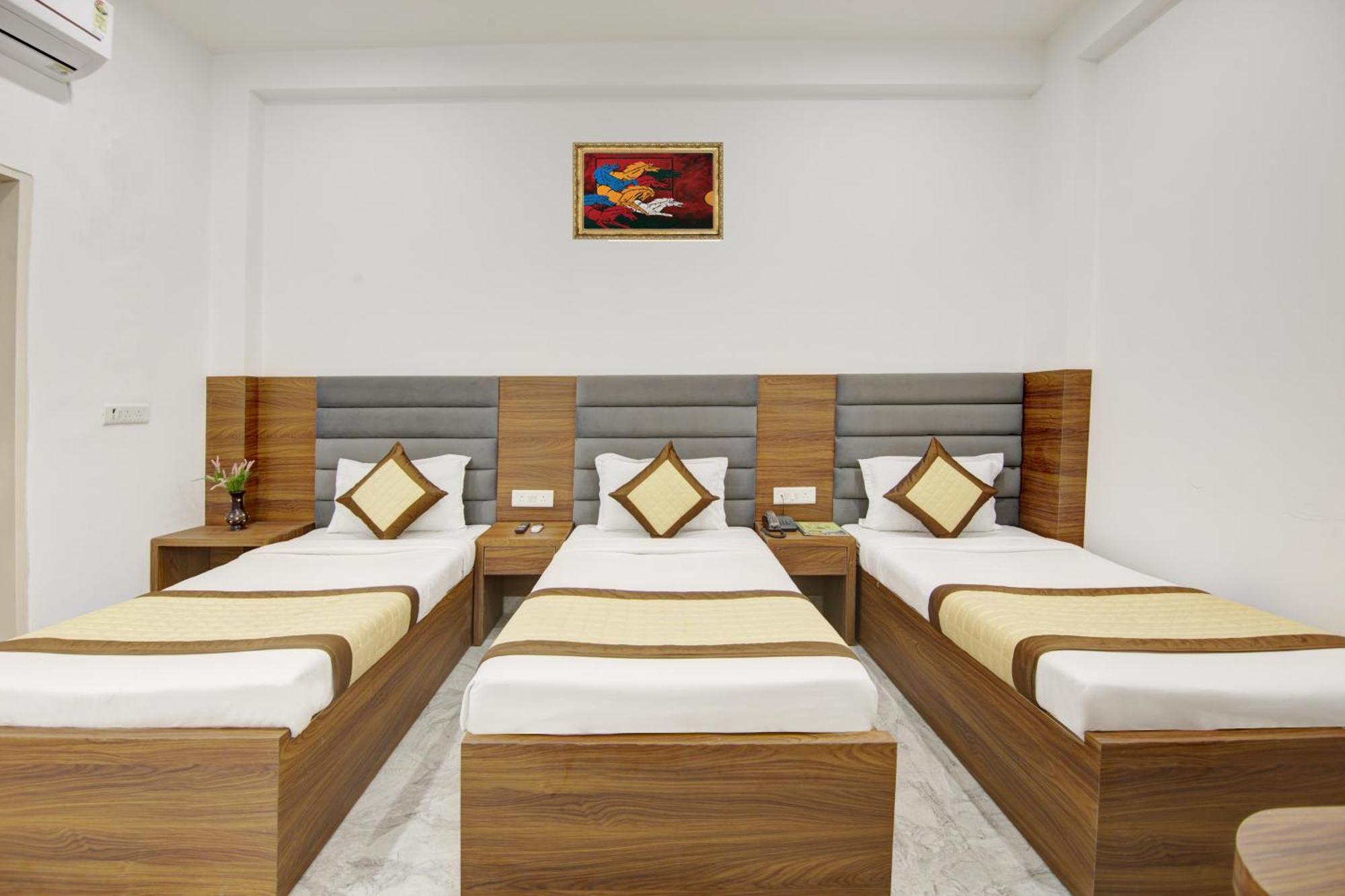 Hotel S B Inn - Near New Delhi Railway Station Paharganj Zewnętrze zdjęcie