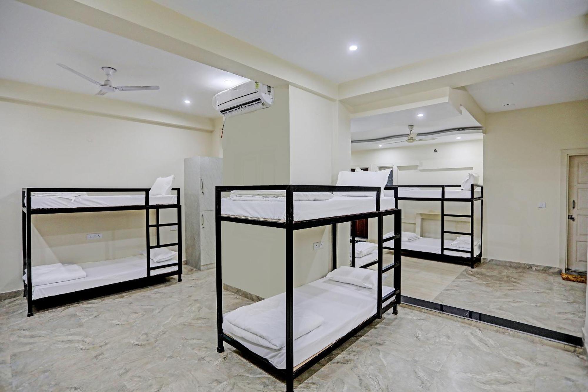 Hotel S B Inn - Near New Delhi Railway Station Paharganj Zewnętrze zdjęcie